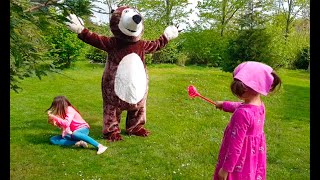 Emily Playing with The Giant Bear / Funny Kids Story