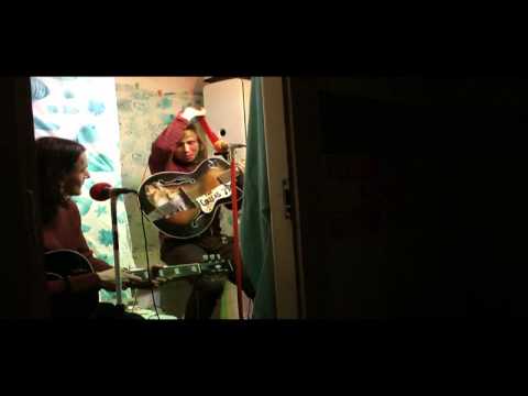 The Colleas - The Colleas  - Koupelnový akustický koncert - 3 část