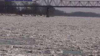 preview picture of video 'Icy Missouri River in Washington, Missouri'