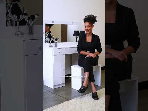 Video thumbnail of Penteadeira Demobile com Espelho 3 Gavetas 2 Portas Camarim Carisma