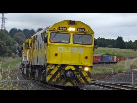 POTA Container Train At Lovely Banks - Australian Trains, Victoria