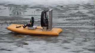 preview picture of video 'Großer RC Sumpfgleiter - Propellerboot Eigenbau - huge scale Airboat'