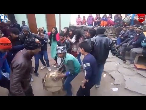 जब इस छोटे लड़के ने लगा दी अपनी कलाकारी से रौनक | Miraculous Jaunsari Garhwali Band Dance | Video