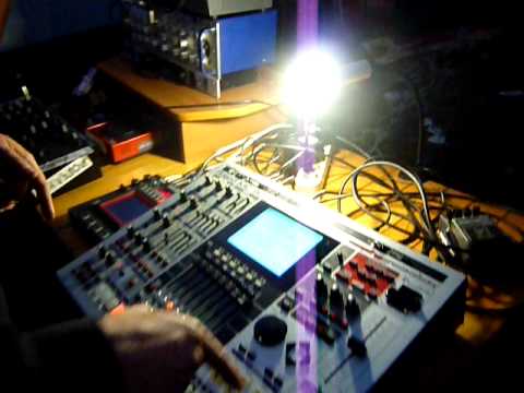 OGM909 aka The Qualunquist live @ Free Party 2010 pt. 1