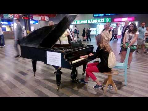 Klavír na Hlavním nádraží (Yiruma – O rio flui em você)