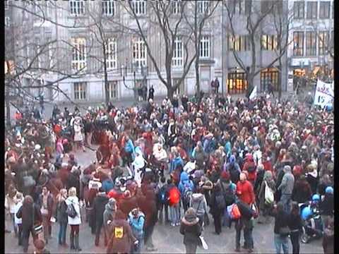One Billion Rising - Bonn Femmes: 2. Flashmob - Münsterplatz Bonn am 14.02.2013