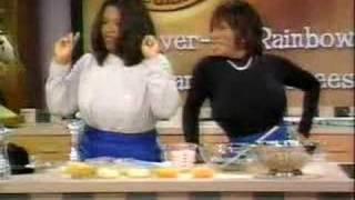 Patti LaBelle cooking &quot;over the rainbow&quot; macaroni and cheese