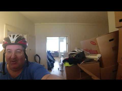 MongoTV_6236 - Kigger På Flyttekasser i Forstue Stået 7 År - Del 2 - Må Få Startet Kigge På Dem