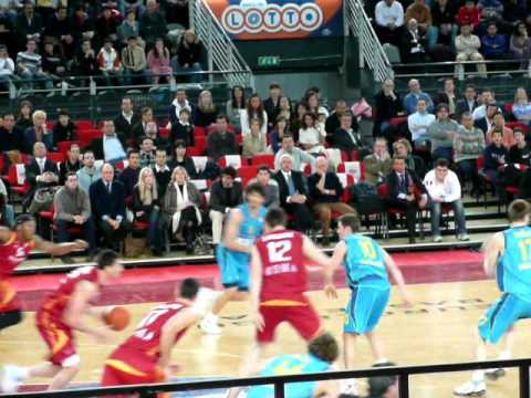 Lottomatica Virtus Roma-Barcellona - Roko Leni Ukic layup