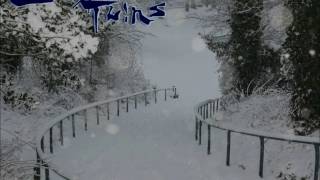 Cocteau Twins -  Frosty The Snowman (lyrics)