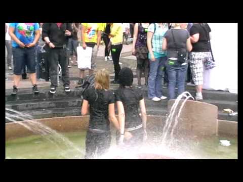 2 GIRLS BEIM CSD ESSEN 2009