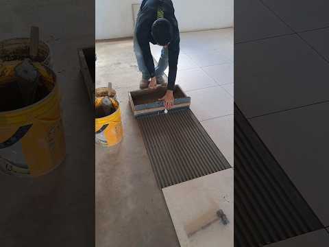 JEITO MAIS RÁPIDO DE COLOCAR PISO #shorts #youtubeshorts #obras #construção #dicas