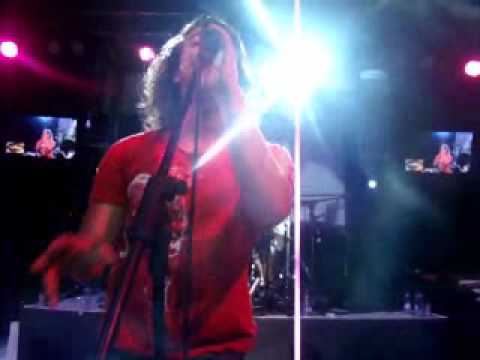 El Sin Sentido - Lo Hacemos Con Ritmo (En Vivo)