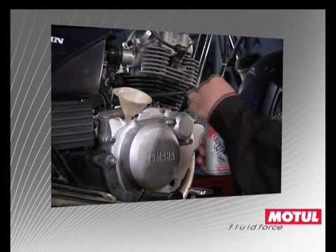 Motul products - Engine Clean (english)
