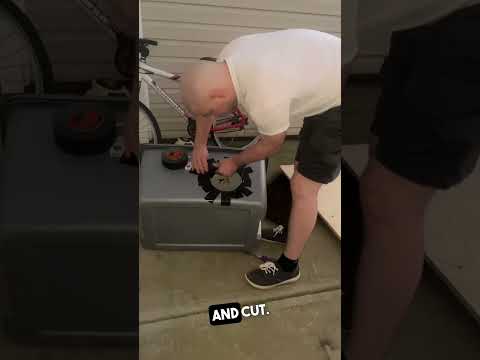 Build a DIY Outdoor Cat House with Straw & Insulation