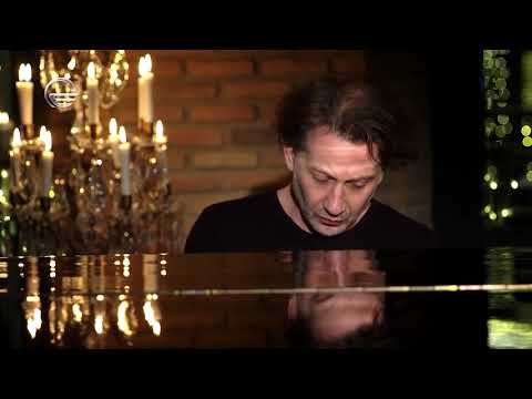 Valerian Shiukashvili Plays Handel/Kempff Minuet