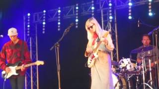 Amber Arcades: &quot;Constant&#39;s Dream&quot; and &quot;Right Now&quot; (Valkhof Festival, 2017)