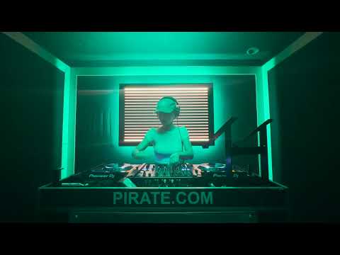 Laura T @ Pirate Studios l 60 Minute House Mix (Nihil Young, Franky Wah, Leena Punks, Grigoré)