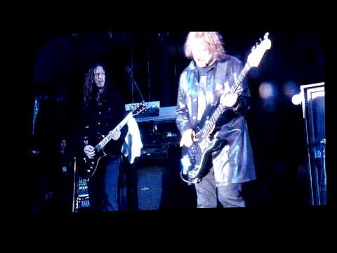 Ozzy Osbourne and Friends ( Slash, Zakk Wylde and Geezer Butler ) play Paranoid at Hellfest 2012