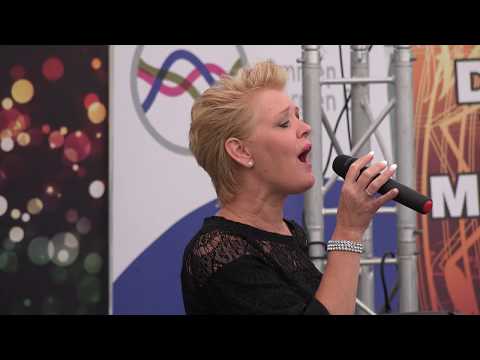 Helen Liebers op de Jaarmarkt in Groesbeek dorp vol muziek     25-07-2017