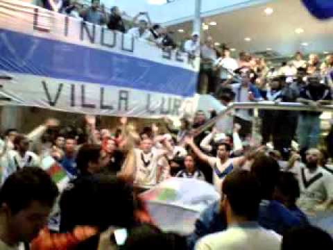 "VELEZ VIAJE A URUGUAY COPA 2011 - FIESTA EN EL BARCO (2)" Barra: La Pandilla de Liniers &bull; Club: Vélez Sarsfield