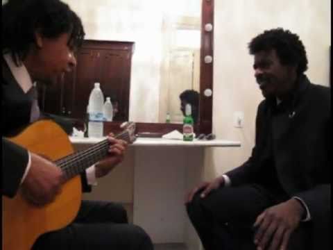 Djavan e Seu Jorge cantam Maçã