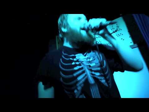 Manekin Peace Feat. PerQuist & Dj Buck - Blood Stains "Life"(Glocke)