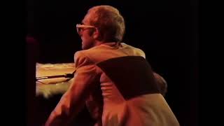 Elton John - Grow Some Funk Of Your Own [Earl&#39;s Court]