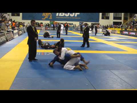 Alex Cabanes (Calasans BJJ, Atos) - World Jiu Jitsu 2014 Brown Belt Light Weight (1st fight)