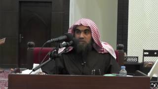 ما الذي يجوز للمرأة أن تخرجه عند النساء وعند محارمها؟ وما هي عورة الرجل عند الرجل؟ الشيخ خالد الفليج image