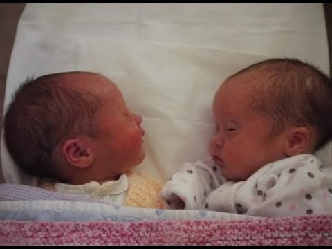 Après la naissance de leurs jumeaux, un médecin s'approcha de lui en se lamentant😣Je suis désolé😥 Video