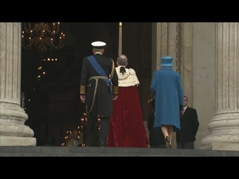 Royal family arrive for Afghan memorial service