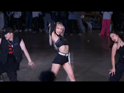 221125 [BELL as LISA Focus] MINIZIZE cover LISA - MONEY @ Siam Square Walking Street