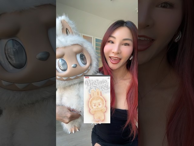 Vídeo relacionado con POP MART The Monsters Big Into Energy Series - Caja ciega con colgante de felpa de vinilo - Bonita bolsa coleccionable y accesorio de llavero - 1 caja