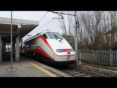 La precedenza del FB Venezia S. Lucia - Lecce sul MRI Tarvisio - Piedimonte (Treno auto)