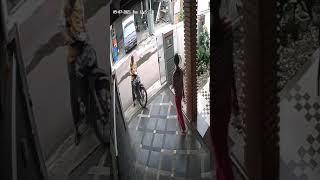 Download lagu AKIBAT FATAL TIDAK FOKUS SAAT BERKENDARA SEPEDA MOTOR JATUH KONYOL DIJAMIN NGAKAK mp3