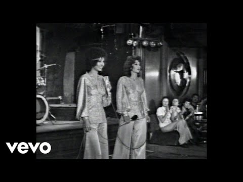 Las Grecas - Al Pasar la Barca (Actuación TVE - Voces a 45)