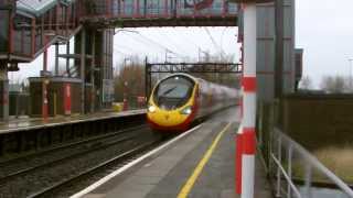 preview picture of video 'Half an Hour at (8) - Runcorn Station 1.2.2014 Class 350 390'