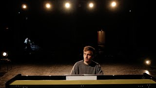 Musik-Video-Miniaturansicht zu Vier Wiegenlieder für Arbeitermütter Songtext von Bertolt Brecht