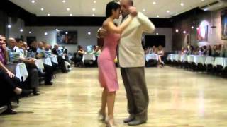 Naomi Hotta y Simon Tebele