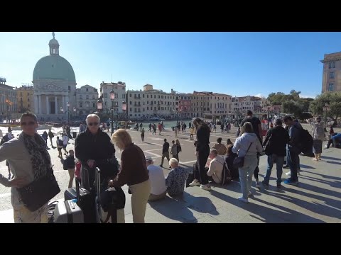 Random clips of real life in Venice in a sunny day