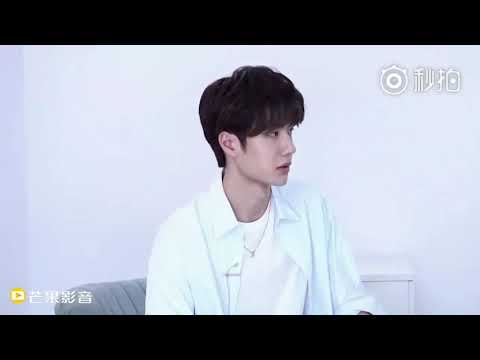 180927 UNIQ Yibo x OLAY Live Chat cut-1