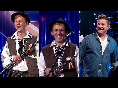 Moment autentic din Țara Moților: muzică la taragot și aroma bucatelor cu familia Vârciu,tată și fiu