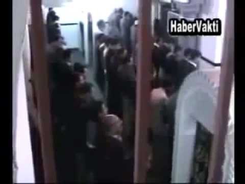 Vetëm shikoni se sa shpejtë i fali teravitë një imam!