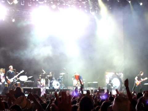 Paramore - Intro + Ignorance (Live at Optimus Alive '11)