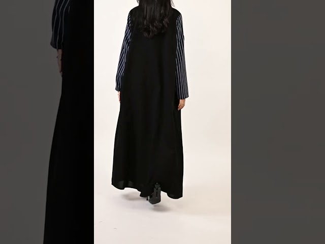 عباية كريب بقماش مقلم كحلي