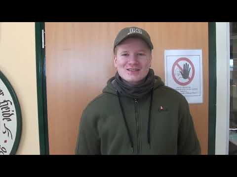 Linus erster Schuss in der Jagdscheinausbildung / Rehbock stehend Angestrichen / Jagdscheinkurs