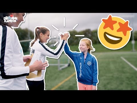Se hva som skjer når Adeline blir overrasket av fotballjentene Emilie og Ingrid!🤩