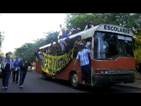 "la caravana de almirantevs a gimnasia (full HD)" Barra: La Banda Monstruo • Club: Almirante Brown