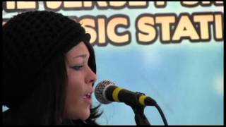 Cady Groves Performs Live @ B98.5 Studios- Red Handed